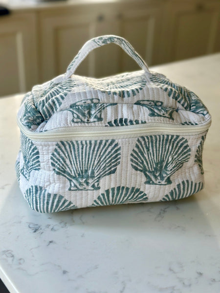 Large Handled Quilted Washbag - Shell - Hauslife