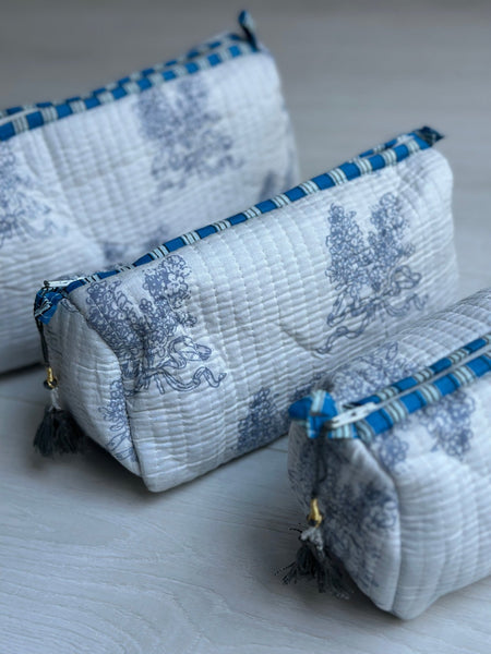 Quilted Cotton Washbag - White Bouquets - Hauslife