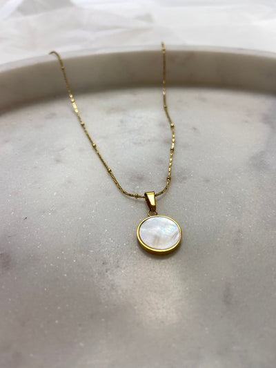 Round Necklace With Mother Of Pearl - Hauslife